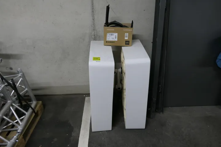 2x Villeroy & Boch - Waschbecken Maße in cm je ca. 90 x 55 x 23